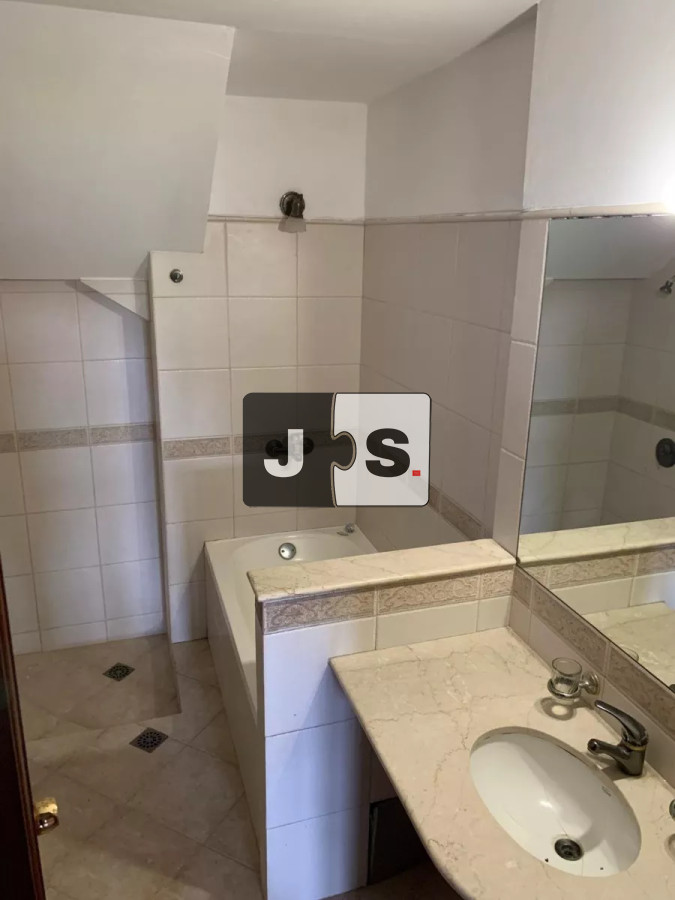 Casa ID.2922 - Alquilo casa de 3 dormitorios en zona Miramar