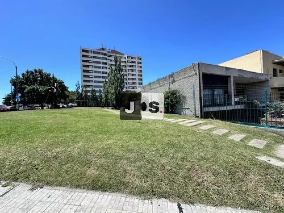 Casa ID.2283 - Casa en Venta con 4 habitaciones, La blanqueada