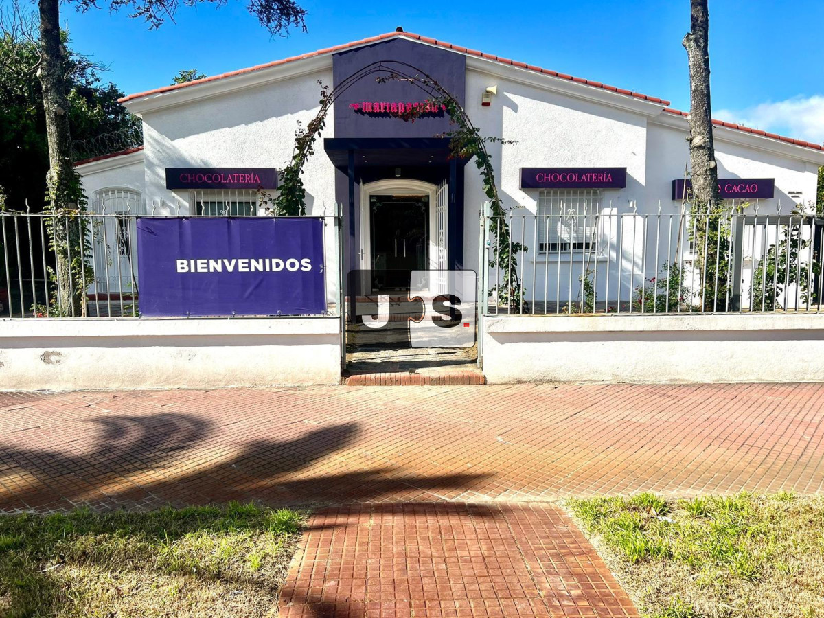 Casa ID.3789 - Venta casa 4 dormitorios Carrasco Montevideo