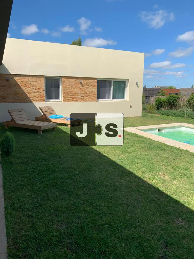 Casa ID.2319 - Venta casa Colinas de Carrasco 3 dormitorios Piscina Barbacoa