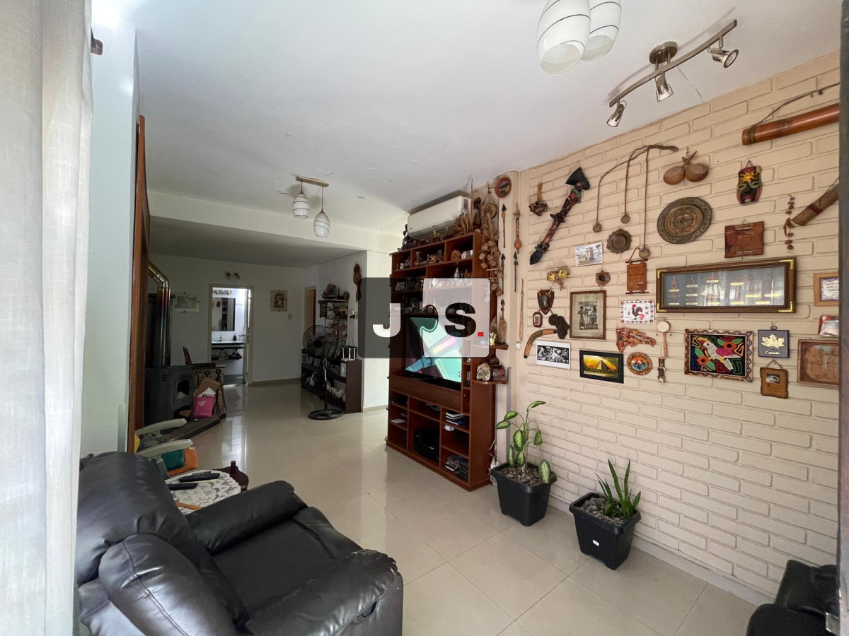 Casa ID.3236 - Venta Casa 3 Dormitorios, 2 baños, Piscina y Barbacoa, Garaje, La Blanqueada 