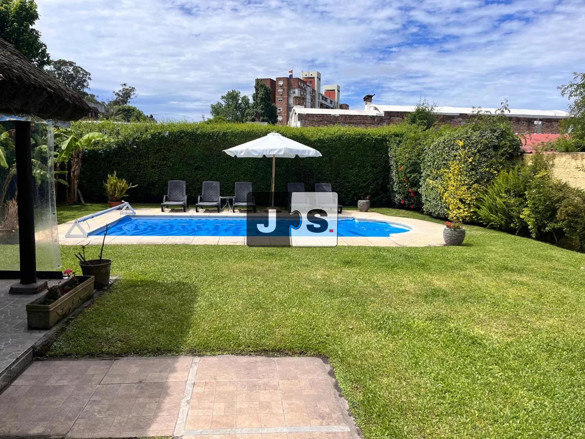 Casa ID.3274 - Venta Casa 3 Dormitorios, 2 baños, Piscina, Barbacoa, Malvin