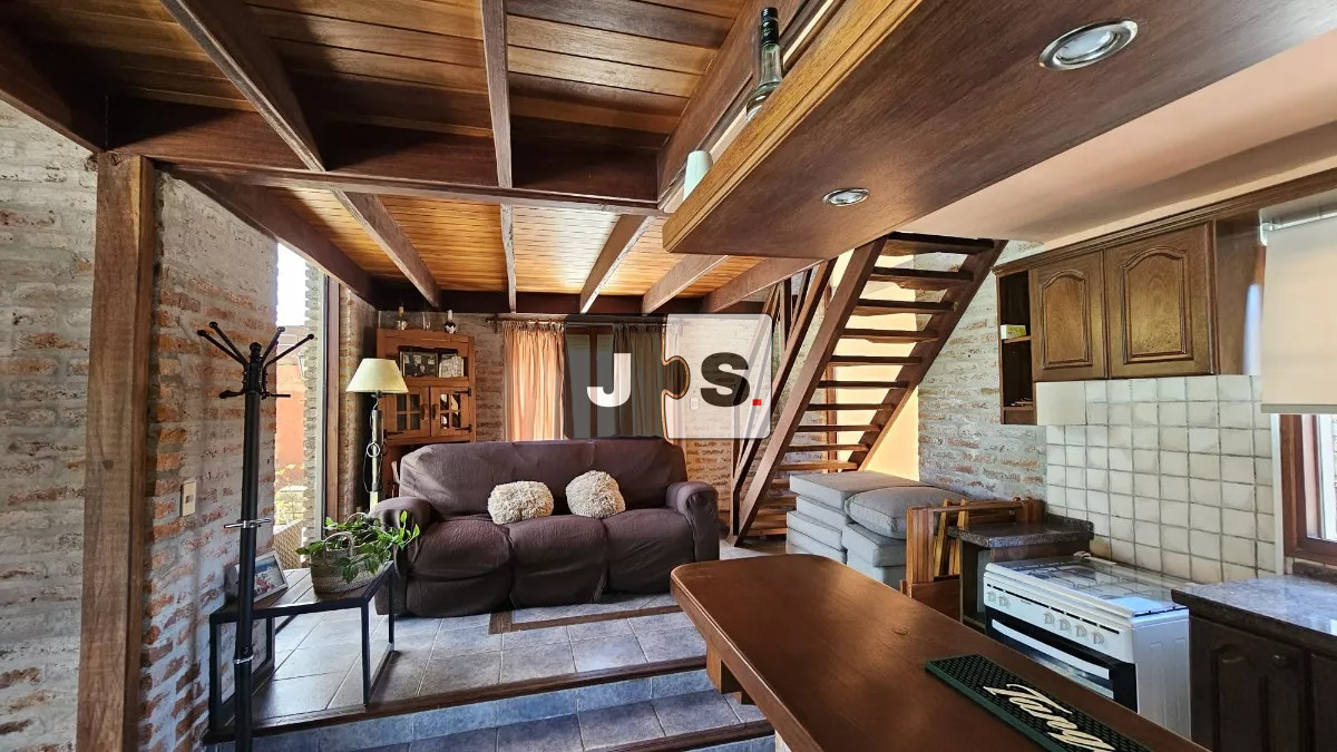 Casa ID.3031 - Venta Casa 2 plantas, 6 Dormitorios, 5 Baños, 5 Cocheras, Piscina, espacio verde, Barbacoa, Malvín Sur  