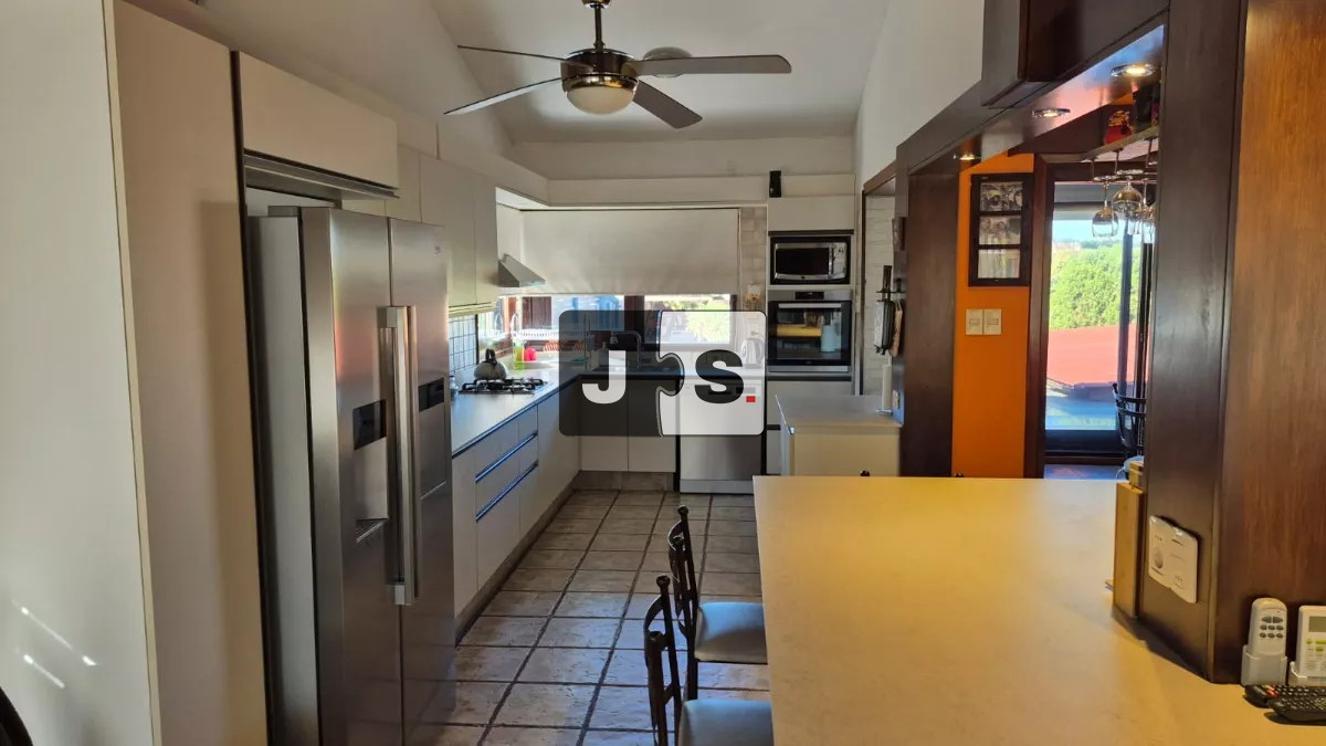 Casa ID.3031 - Venta Casa 2 plantas, 6 Dormitorios, 5 Baños, 5 Cocheras, Piscina, espacio verde, Barbacoa, Malvín Sur  