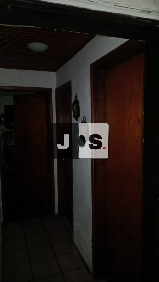 Casa ID.3948 - Vendo casa 4 dormitorios 2 baños por Bv. José Batlle y Ordóñez 