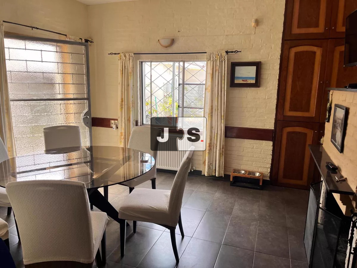 Casa ID.3274 - Venta Casa 3 Dormitorios, 2 baños, Piscina, Barbacoa, Malvin