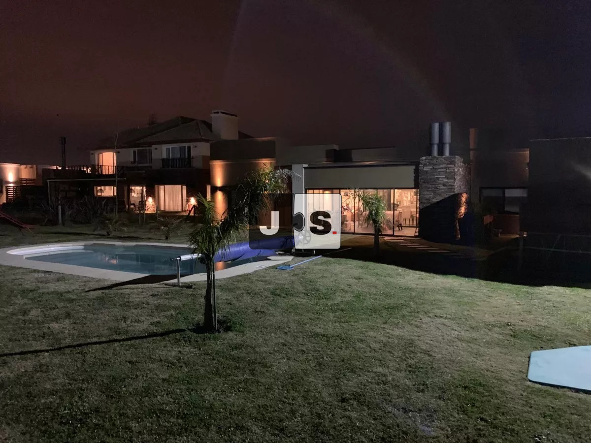 Casa ID.2113 - Venta casa 4 dormitorios Viñedos de La Tahona