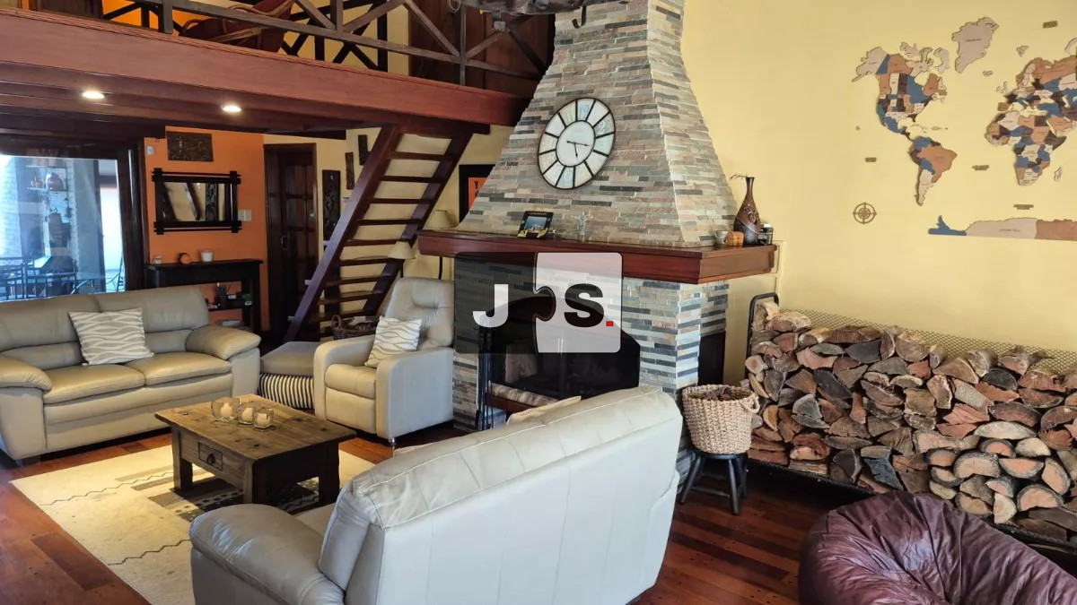 Casa ID.3031 - Venta Casa 2 plantas, 6 Dormitorios, 5 Baños, 5 Cocheras, Piscina, espacio verde, Barbacoa, Malvín Sur  