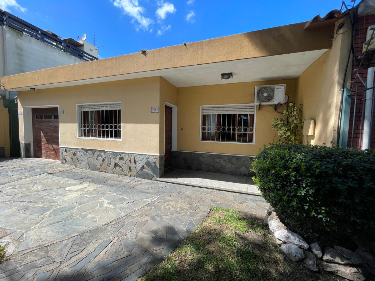 Venta Casa 2 Dormitorios, 1 baños, Parrillero, Patio interno, Lavero La Blanqueada 