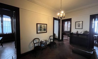 Vendo casa 6 dormitorios 3 baños y garage en Ciudad Vieja