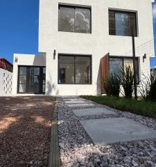 Venta casa 3 dormitorios Shangrila sur