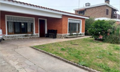 venta casa 2 dormitorios lagomar con piscina y  barbacoa apartamento con 2 habitaciones y baño