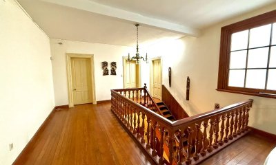 Vendo casa de 5 dormitorios en zona de Bella Vista