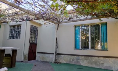 Vendo casa de 2 dormitorios en el Prado con cochera y jardín
