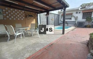 Venta Casa 3 Dormitorios, 2 baños, Piscina y Barbacoa, Garaje, La Blanqueada