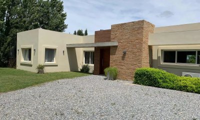 Venta casa Colinas de Carrasco 3 dormitorios Piscina Barbacoa