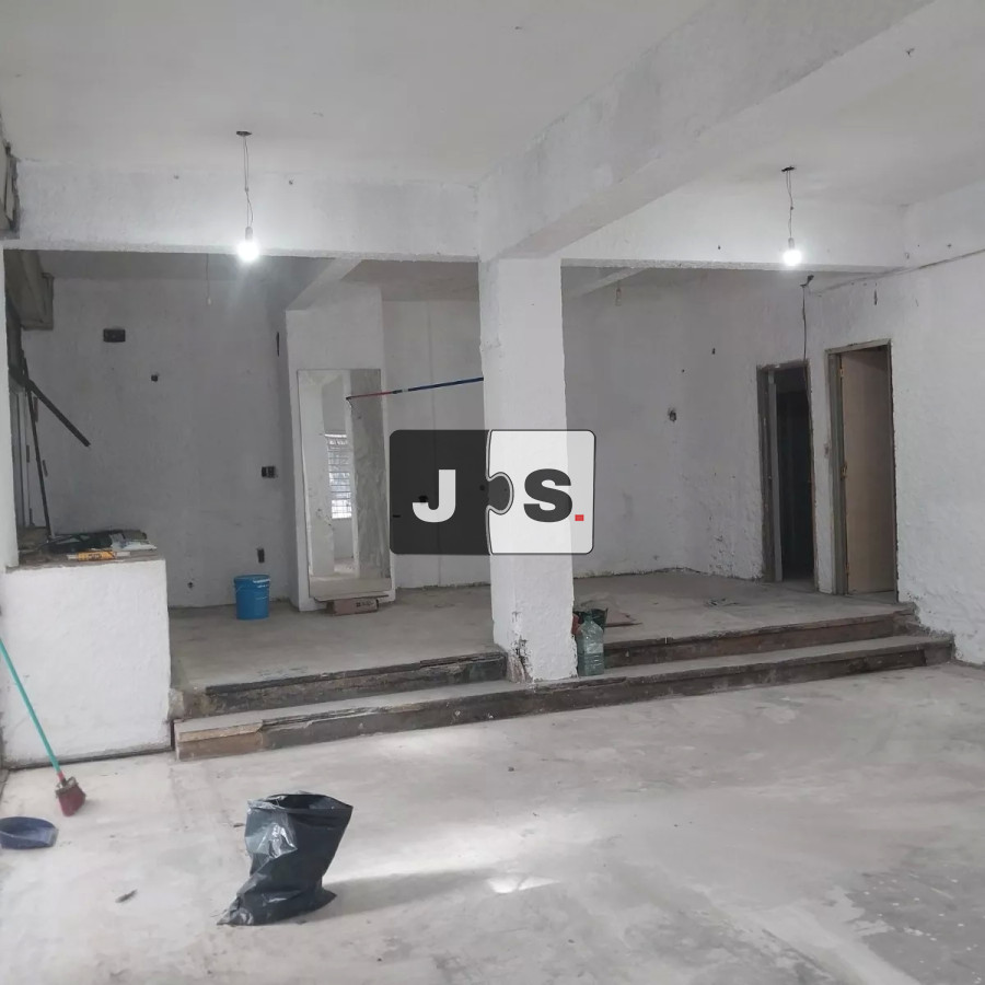 Local Comercial ID.1726 - Alquilo Local Excelente Esquina 72 M²