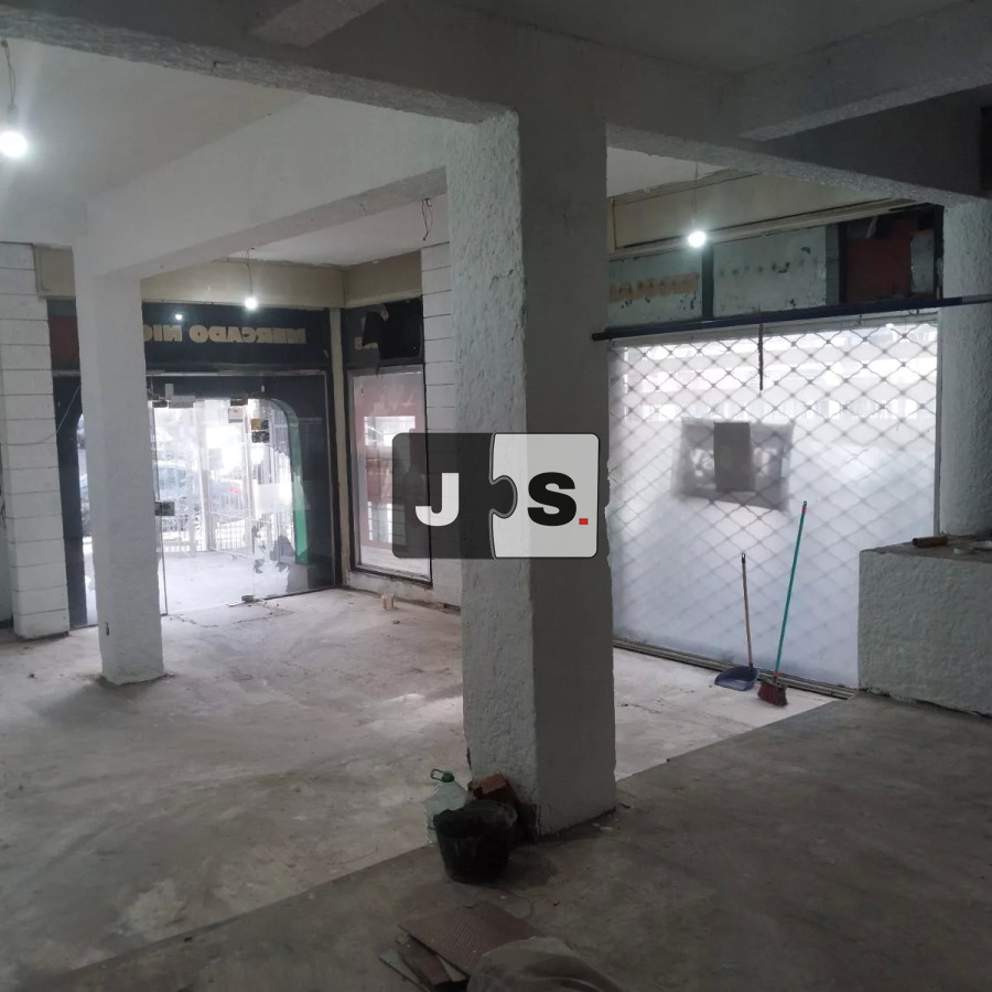 Local Comercial ID.1726 - Alquilo Local Excelente Esquina 72 M²