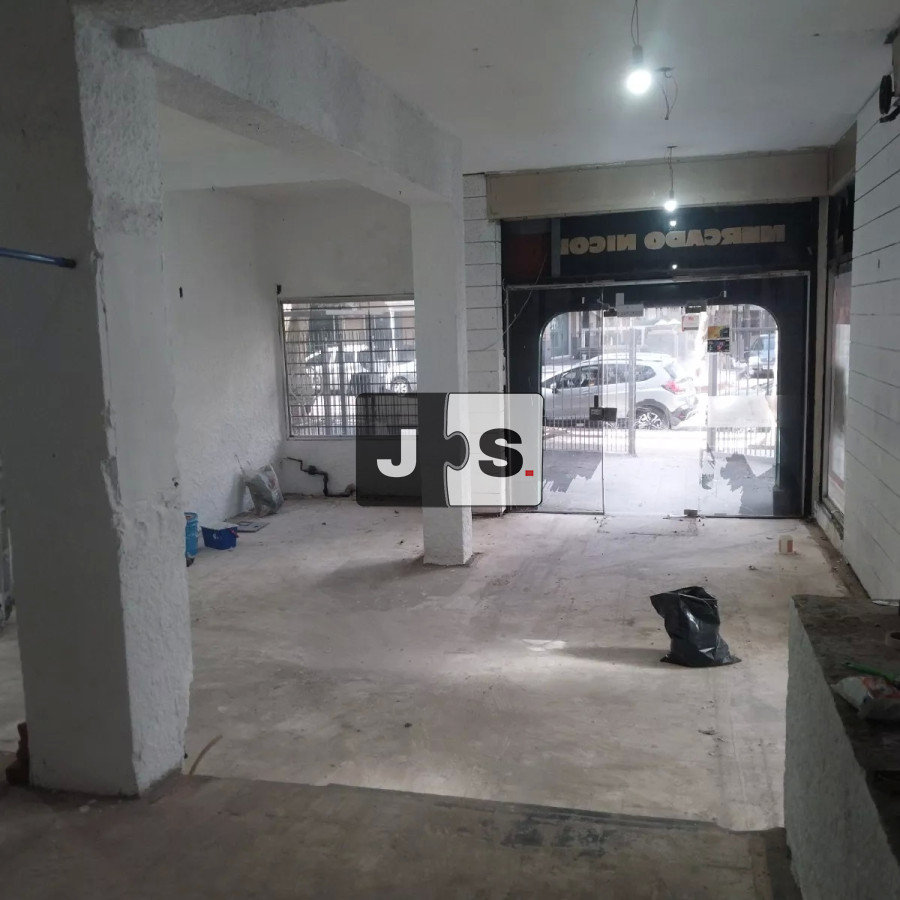 Local Comercial ID.1726 - Alquilo Local Excelente Esquina 72 M²