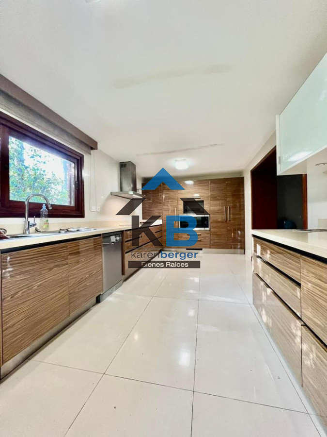 Casa ID.437 - Casa en Punta del Este, Beverly Hills