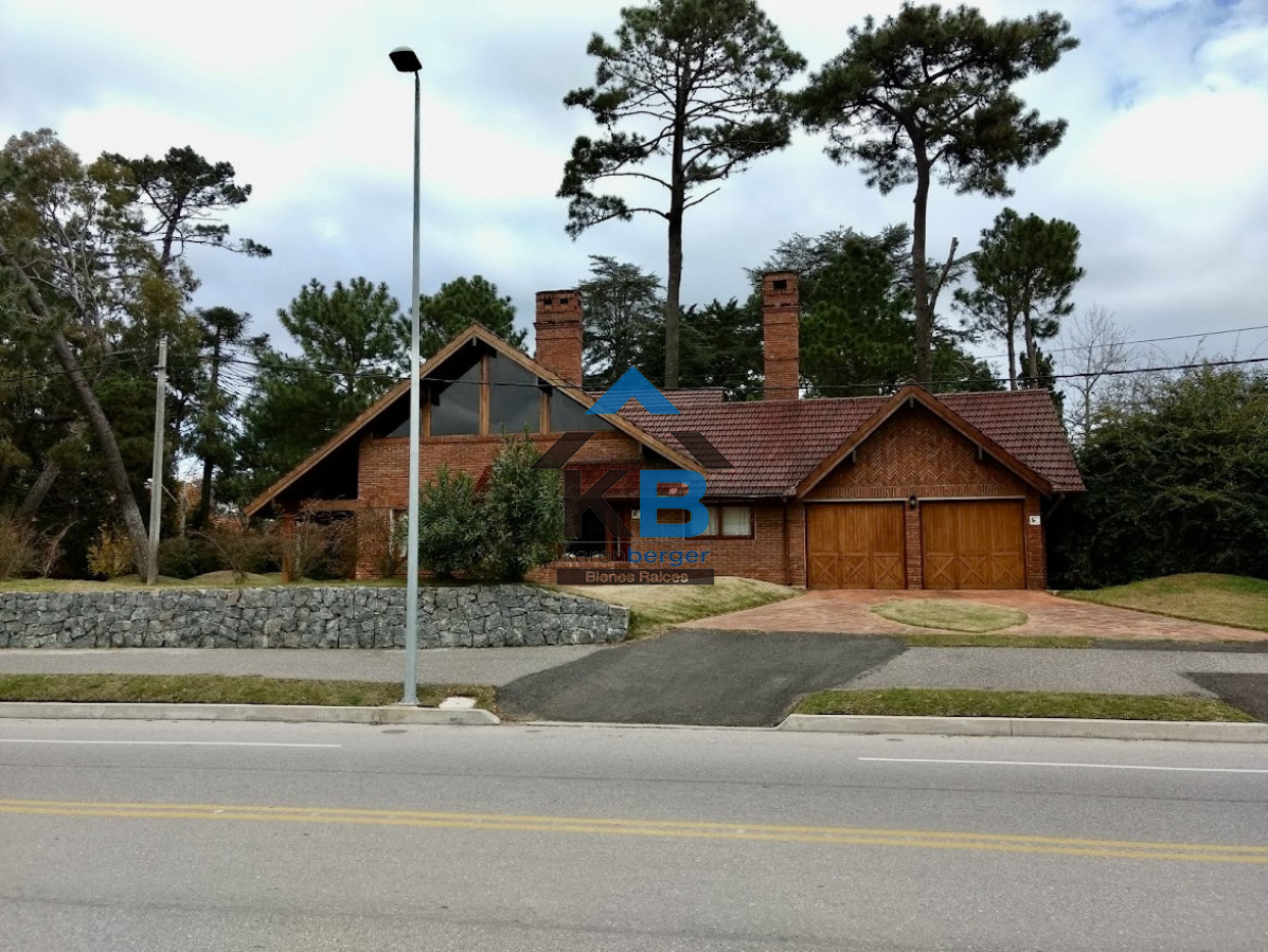 Casa ID.696 - Alquiler Cantegril Punta del Este