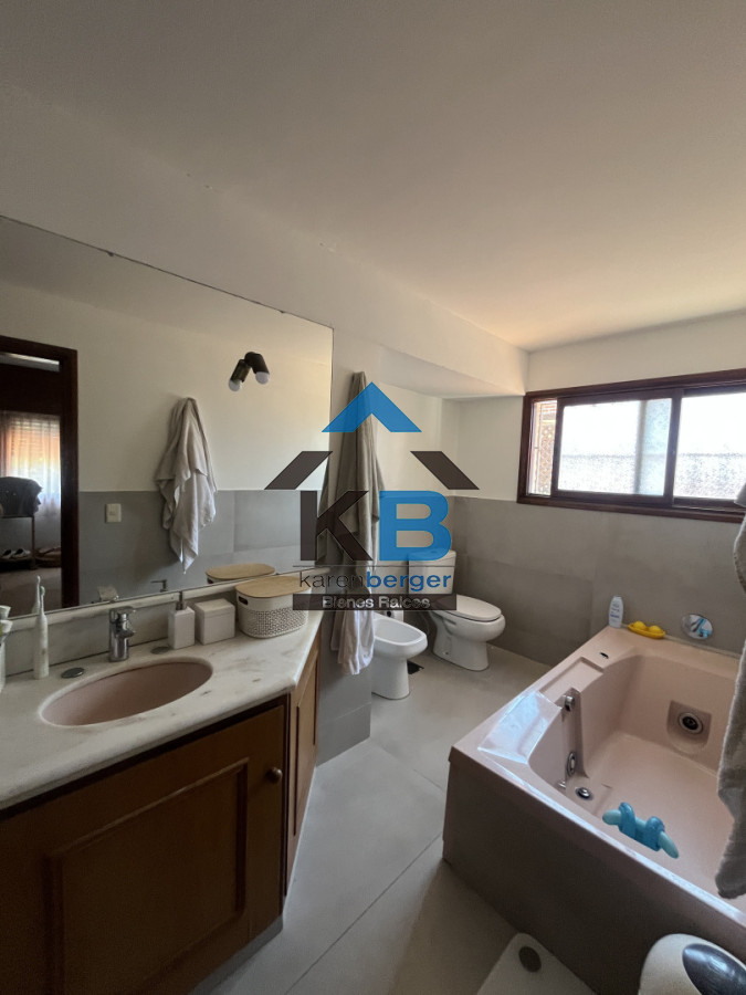 Casa ID.599 - Carrasco alquiler empresa o familiar