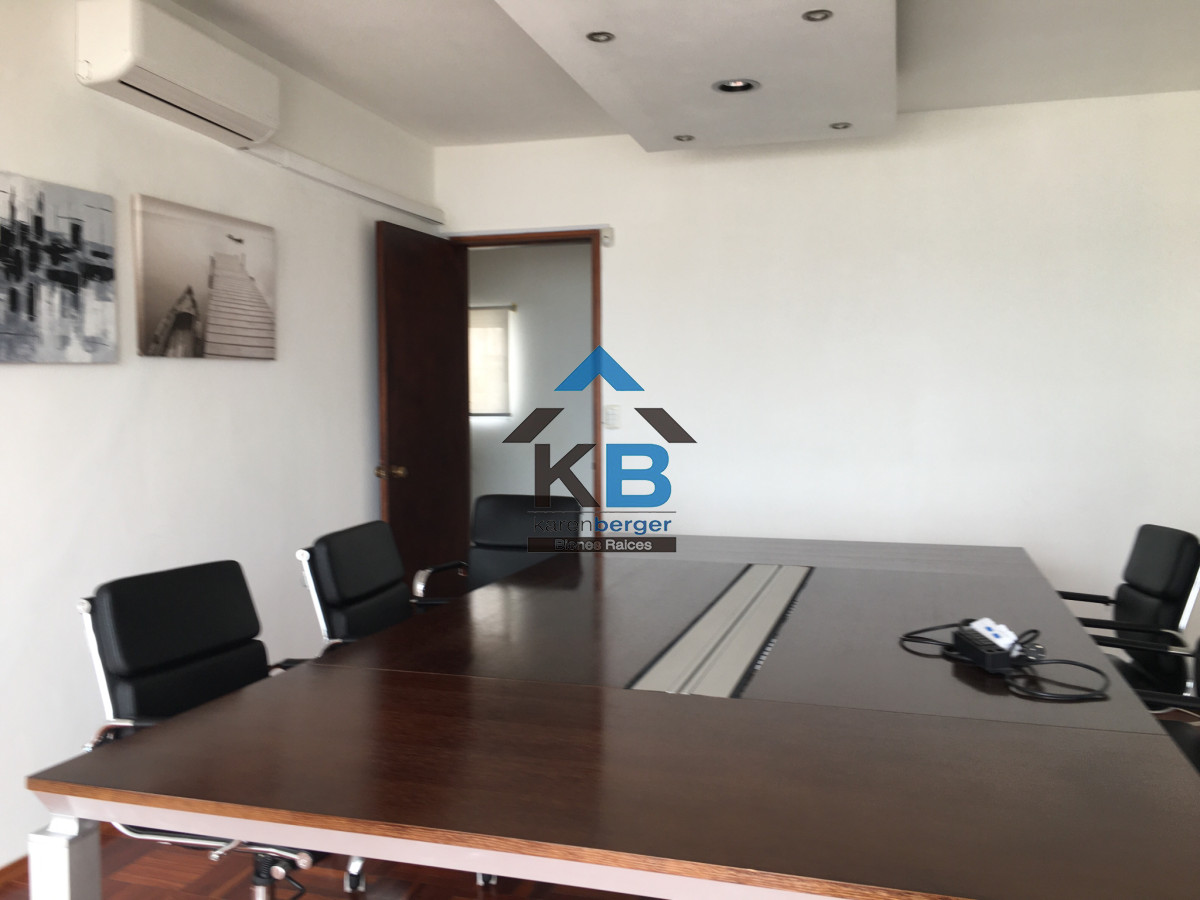 Local Comercial ID.21 - Local Comercial en Alquiler De Gran Predio Sobre Rambla 