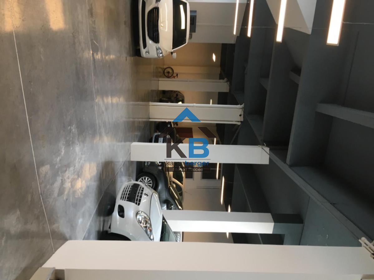 Local Comercial ID.21 - Local Comercial en Alquiler De Gran Predio Sobre Rambla 