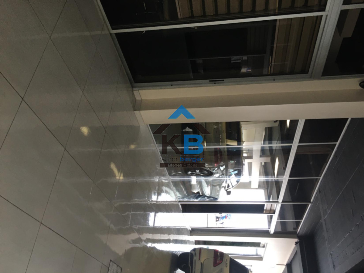 Local Comercial ID.21 - Local Comercial en Alquiler De Gran Predio Sobre Rambla 