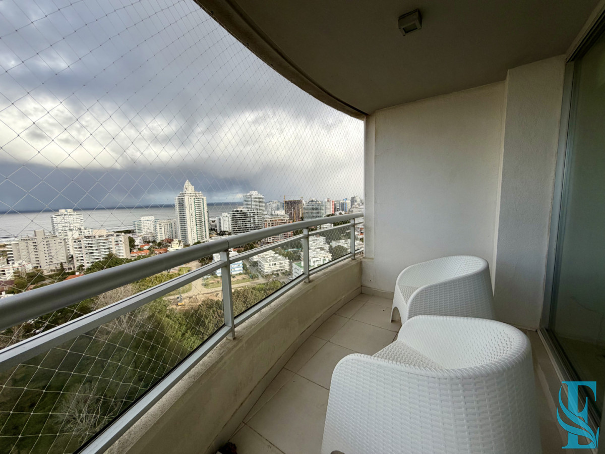 Alquiler apartamento tres dormitorios Punta del este playa Brava edificio Ocean Drive
