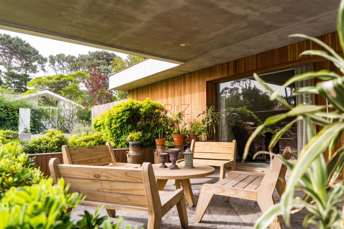 Casa ID.2490 - Venta Casa 4 dormitorios mas dependencia Punta del Este