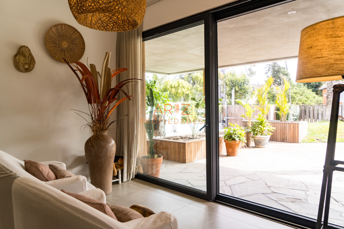 Casa ID.2490 - Venta Casa 4 dormitorios mas dependencia Punta del Este