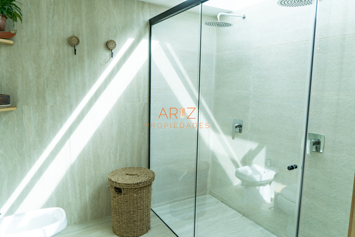 Casa ID.2490 - Venta Casa 4 dormitorios mas dependencia Punta del Este