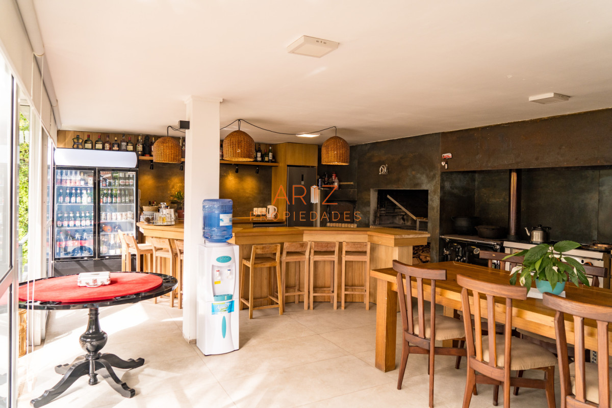 Casa ID.2490 - Venta Casa 4 dormitorios mas dependencia Punta del Este