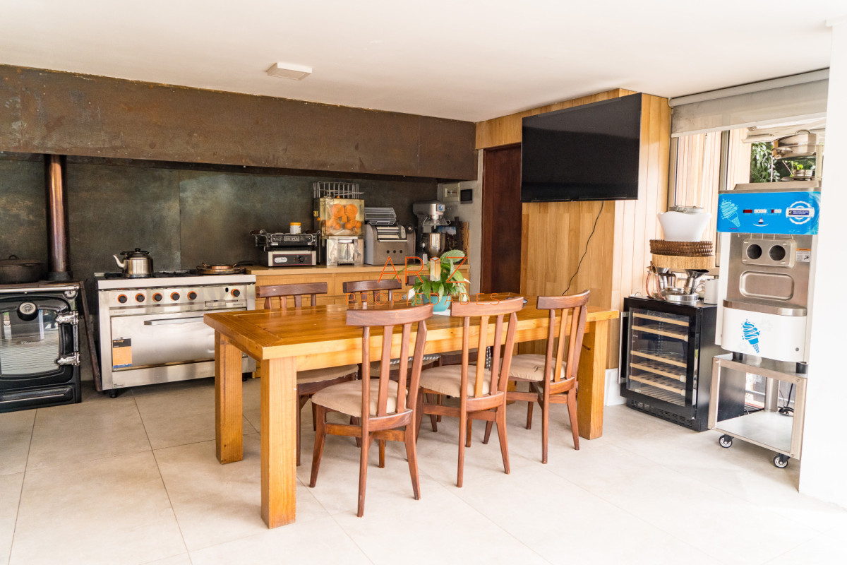 Casa ID.2490 - Venta Casa 4 dormitorios mas dependencia Punta del Este