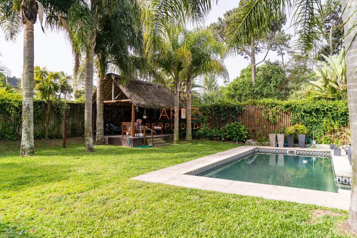 Casa ID.2490 - Venta Casa 4 dormitorios mas dependencia Punta del Este