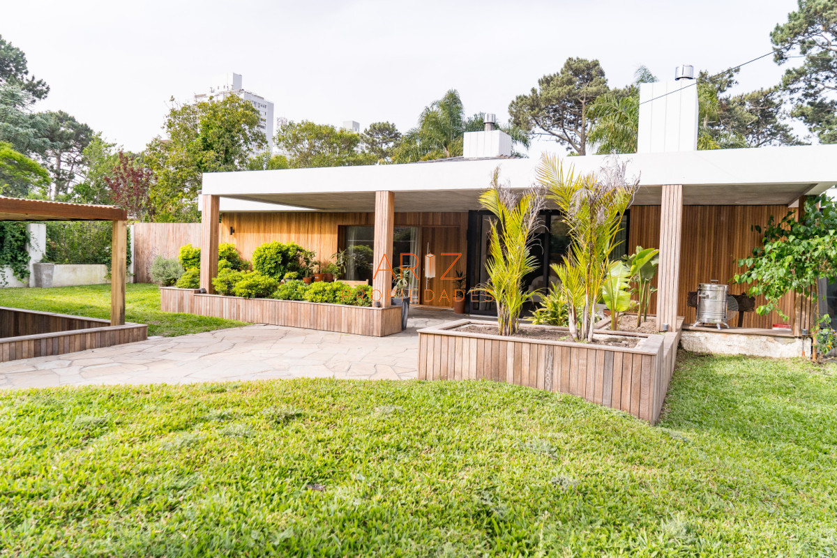 Casa ID.2490 - Venta Casa 4 dormitorios mas dependencia Punta del Este