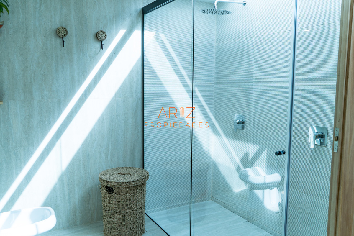 Casa ID.2490 - Venta Casa 4 dormitorios mas dependencia Punta del Este