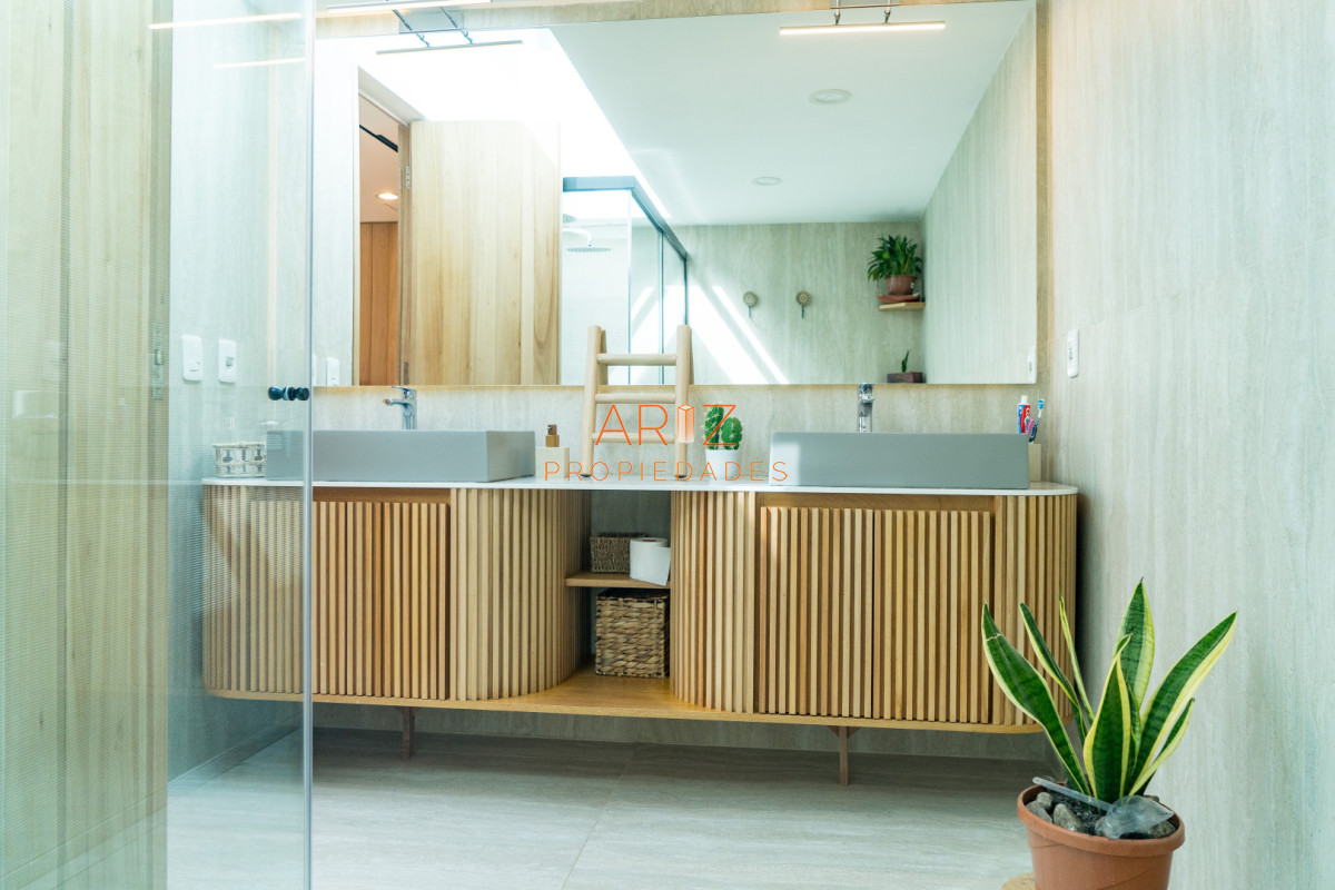 Casa ID.2490 - Venta Casa 4 dormitorios mas dependencia Punta del Este