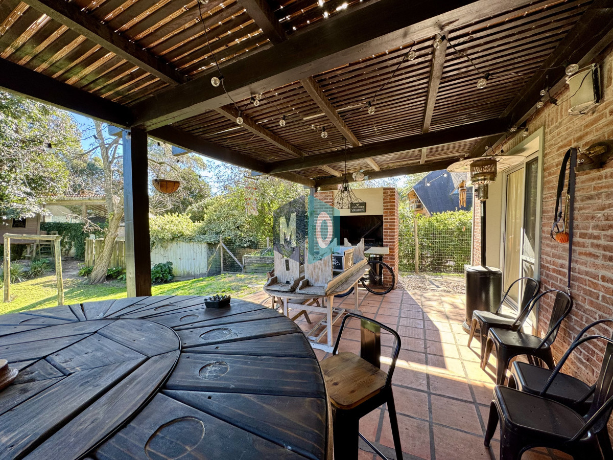 Casa ID.1111 - Venta Casa 4 Dormitorios Pinares Punta del Este