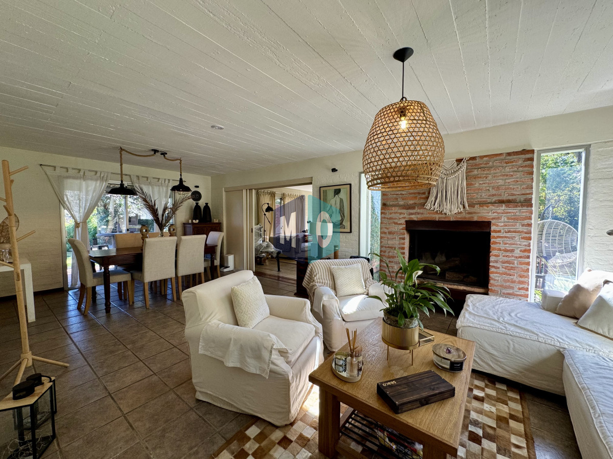 Casa ID.1111 - Venta Casa 4 Dormitorios Pinares Punta del Este