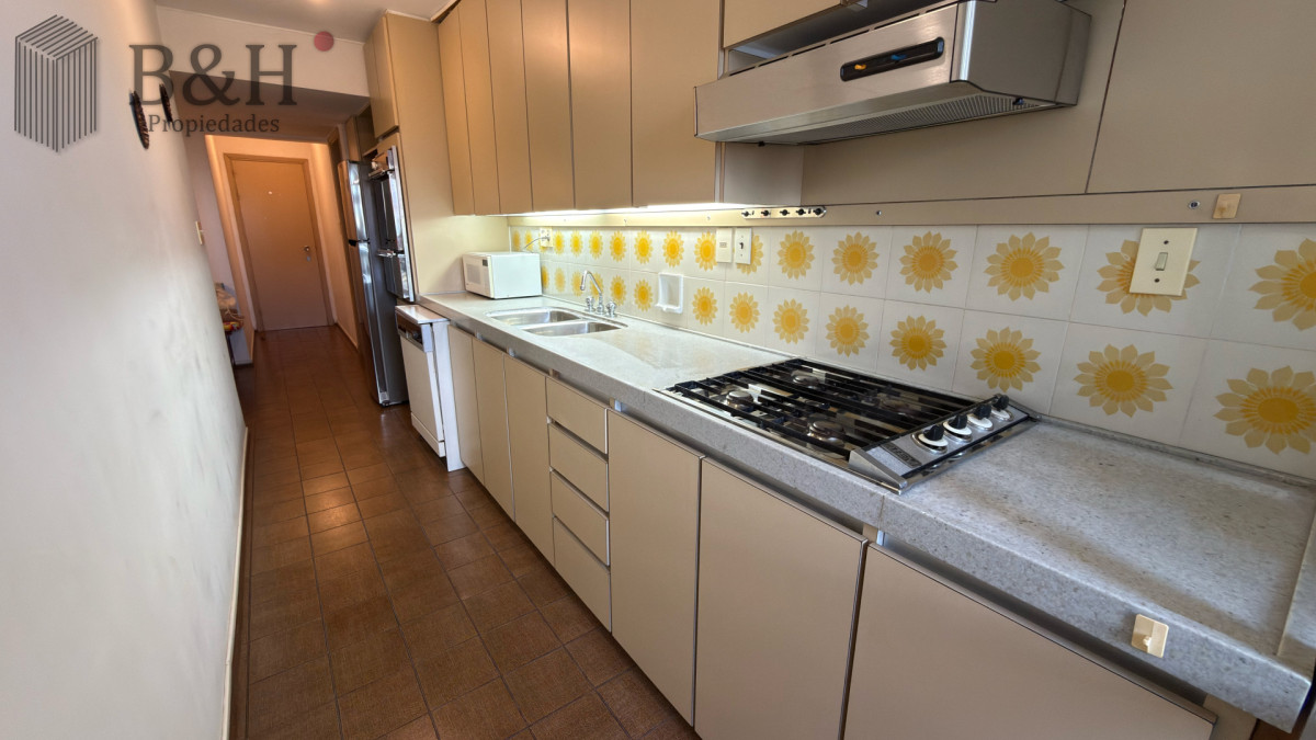 Apartamento ID.6346 - Venta Apartamento 2 Dormitorios y Dependencia Península Punta del Este