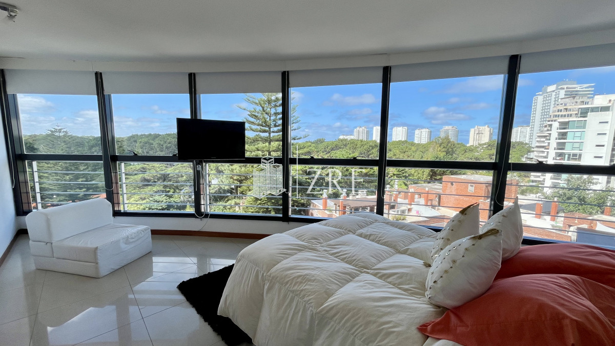 Apartamento ID.20 - Venta Apartamento 3 Dormitorios Punta del Este Av Roosevelt