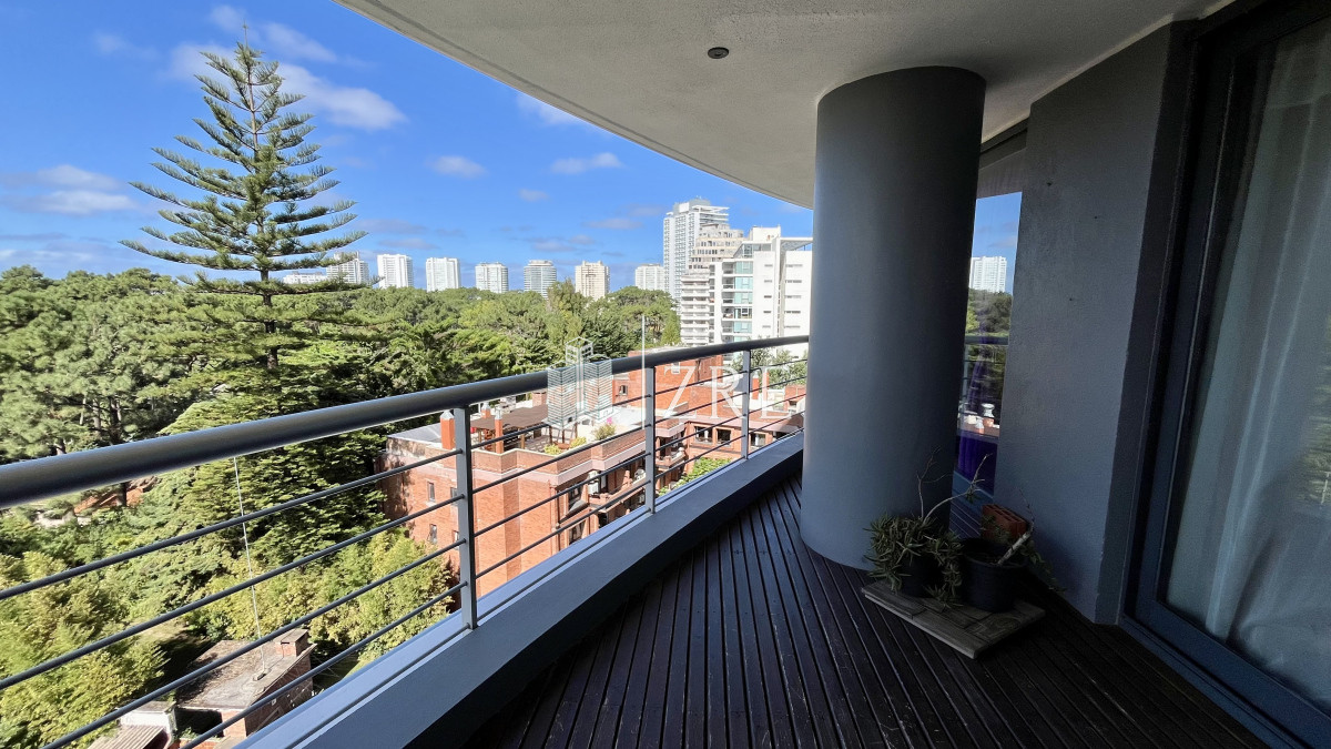 Apartamento ID.20 - Venta Apartamento 3 Dormitorios Punta del Este Av Roosevelt