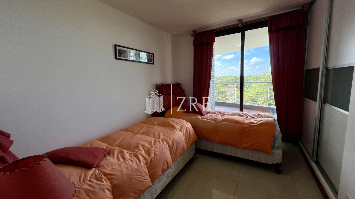 Apartamento ID.20 - Venta Apartamento 3 Dormitorios Punta del Este Av Roosevelt