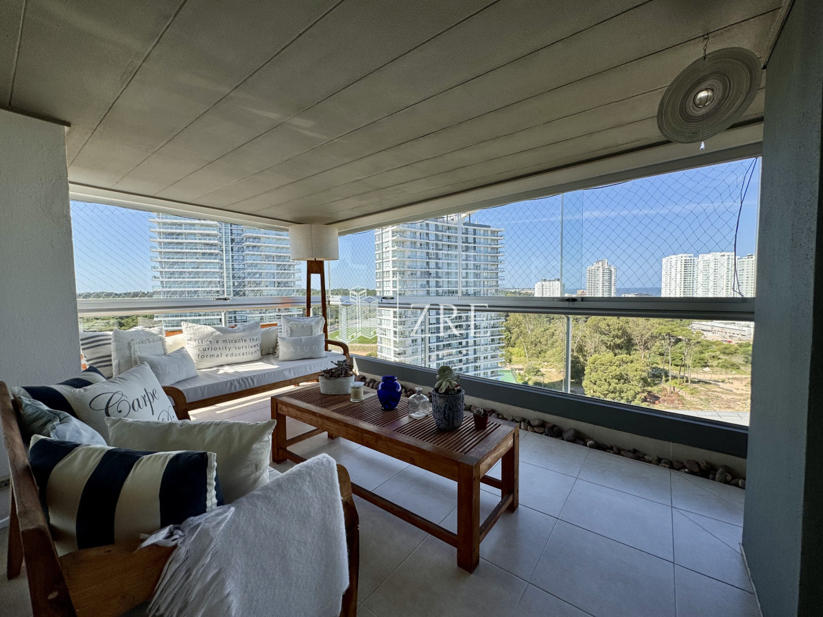 Apartamento ID.1225 - Venta Penthouse 4 dormitorios mas servicio Punta del Este