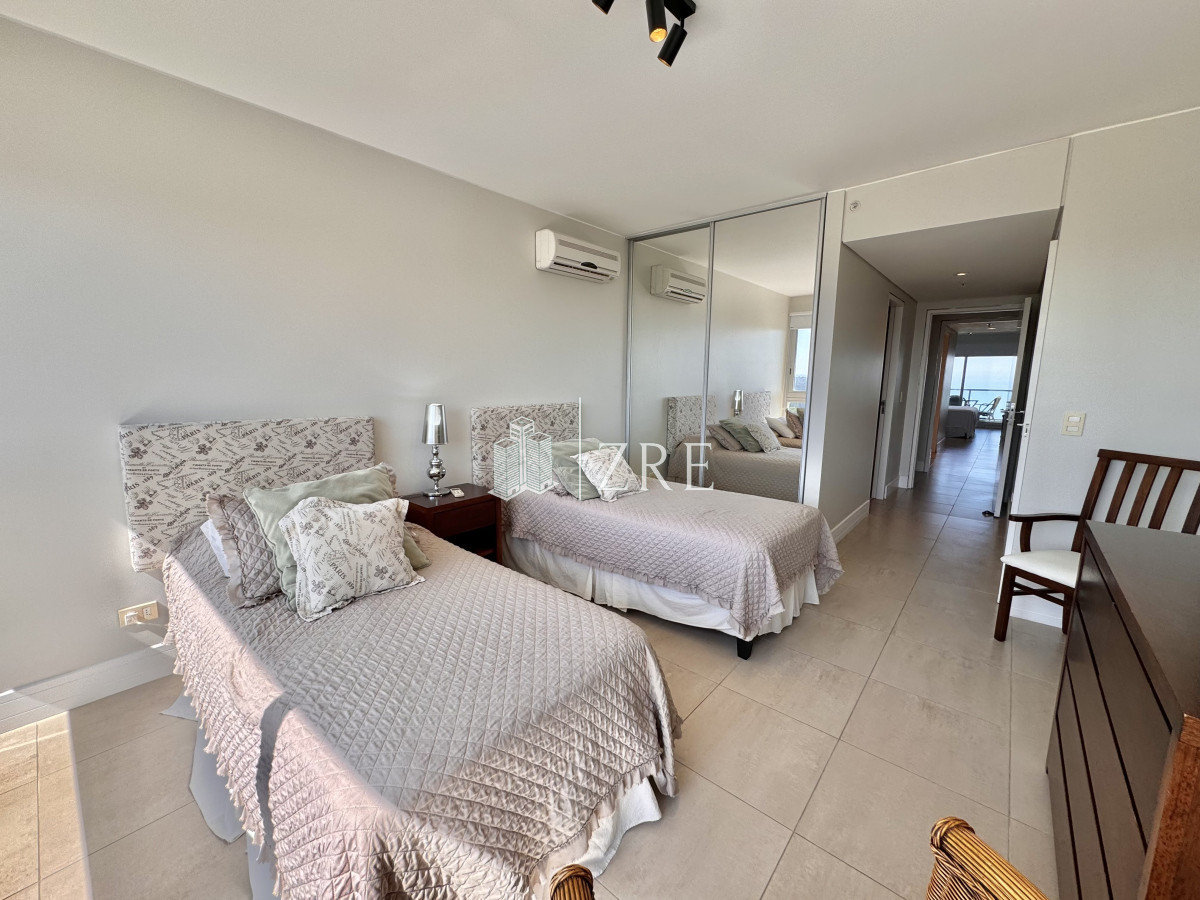 Apartamento ID.17 - Venta Apartamento 2 dormitorios y servicio Le Parc Punta Del Este