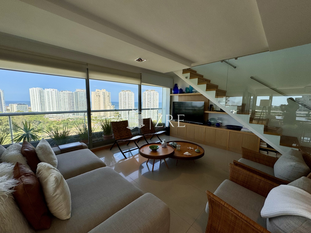 Apartamento ID.1225 - Venta Penthouse 4 dormitorios mas servicio Punta del Este