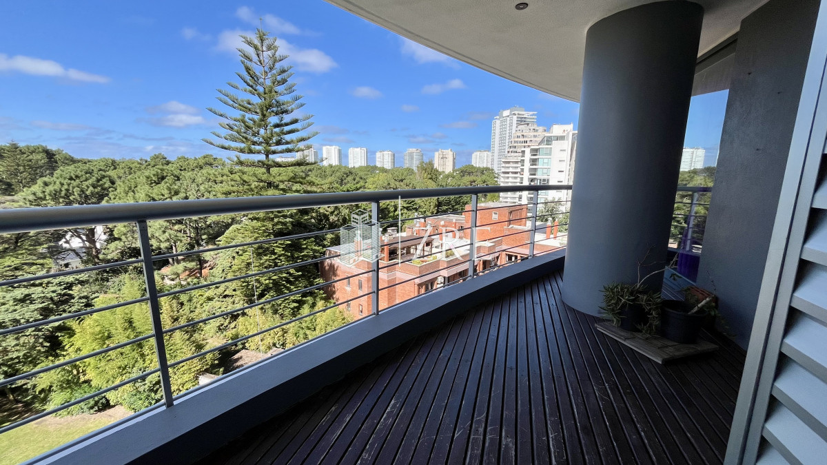 Apartamento ID.20 - Venta Apartamento 3 Dormitorios Punta del Este Av Roosevelt