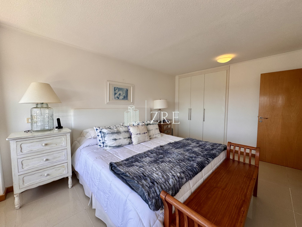 Apartamento ID.1225 - Venta Penthouse 4 dormitorios mas servicio Punta del Este